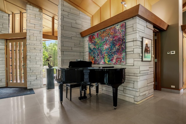 sitting room with high vaulted ceiling