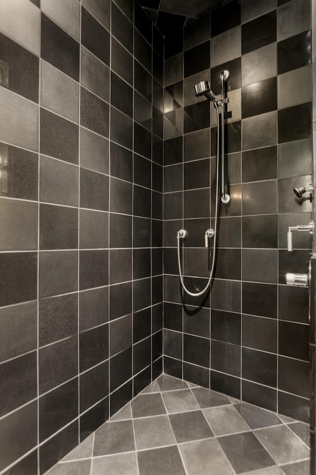 full bath featuring a tile shower