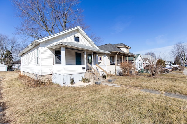 view of front facade featuring covered porch and a front lawn