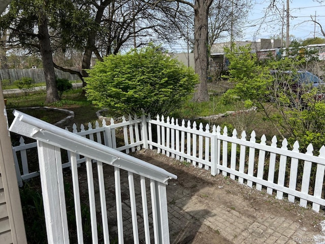 24067 Sargent Ave, Southfield, MI 48033 - view of yard