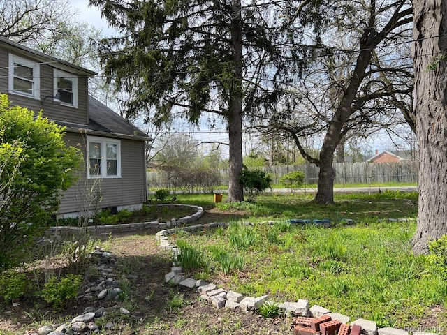 24067 Sargent Ave, Southfield, MI 48033 - view of yard