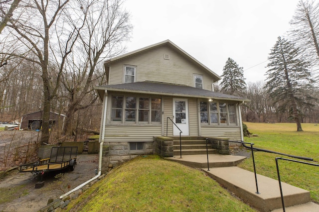 view of front of house with a front lawn