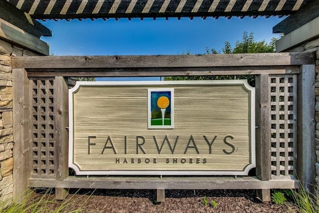 565 Golden Bear Ct, Saint Joseph, MI 49085 - view of community / neighborhood sign