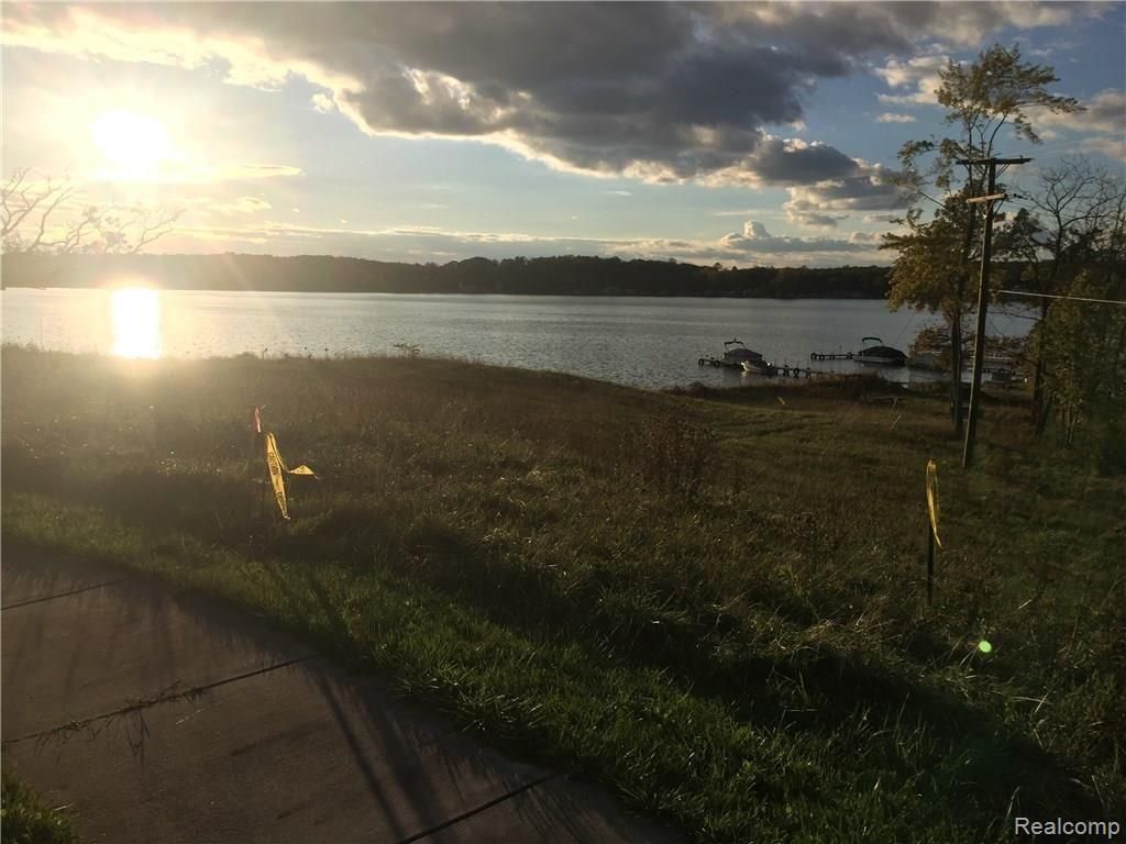 3600 Pratt Dr, Lapeer, MI 48446