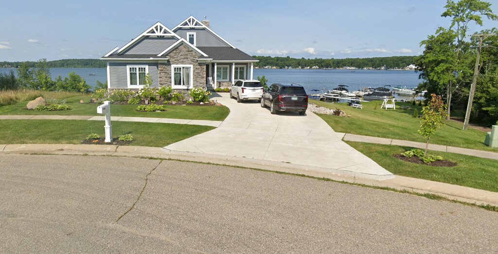 3600 Pratt Dr, Lapeer, MI 48446