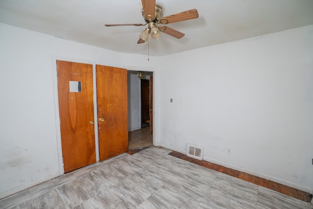 unfurnished room featuring ceiling fan, visible vents, and baseboards