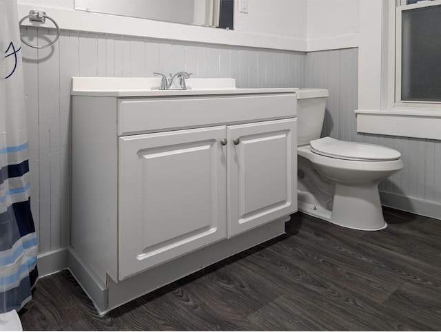 bathroom featuring a shower with shower curtain, vanity, toilet, and wood finished floors