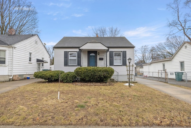 view of front of property featuring fence, a front lawn, and concrete driveway