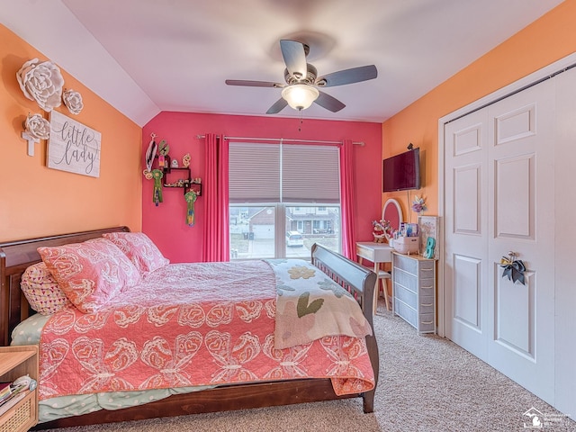 bedroom with vaulted ceiling, carpet, and a ceiling fan