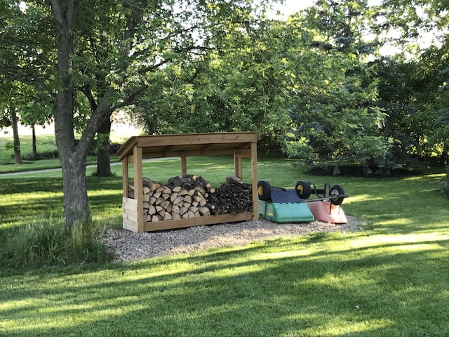 1085 Melrose Ct, Saline, MI 48176 - view of yard