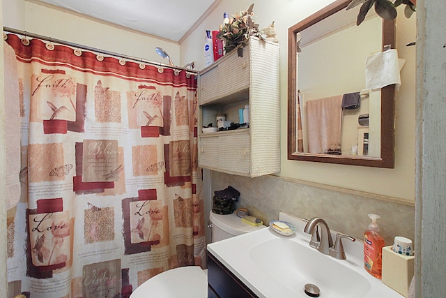 bathroom featuring toilet, curtained shower, and vanity