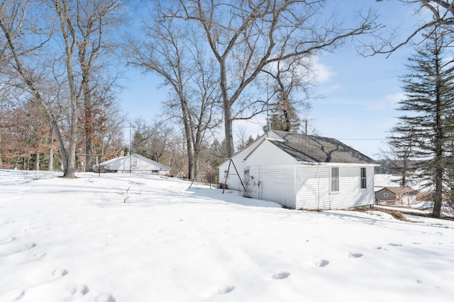 view of yard layered in snow