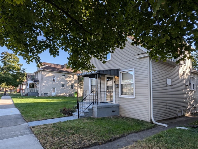 view of front of property with a front lawn