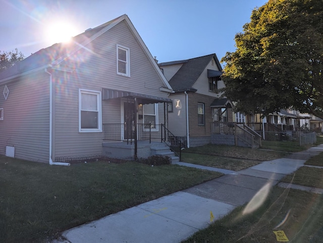 bungalow featuring a front yard