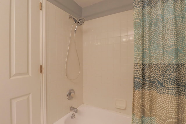 full bath with shower / bath combo with shower curtain