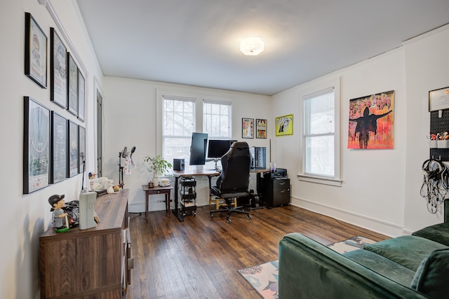 office area featuring a healthy amount of sunlight, baseboards, and dark wood finished floors