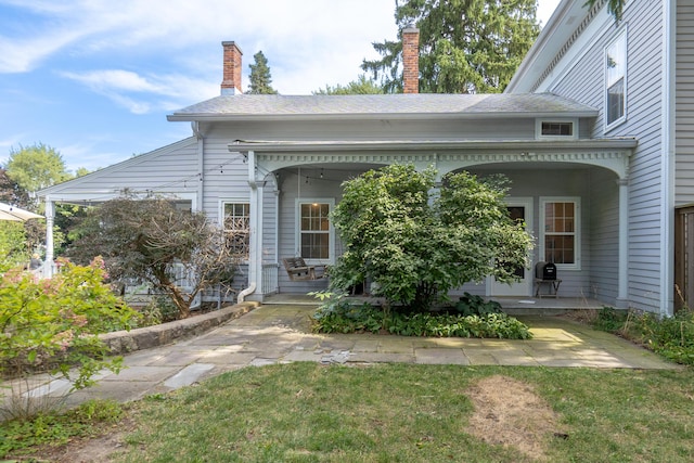 entrance to property with covered porch