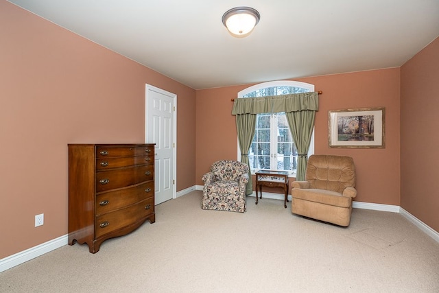 living area with carpet flooring and baseboards