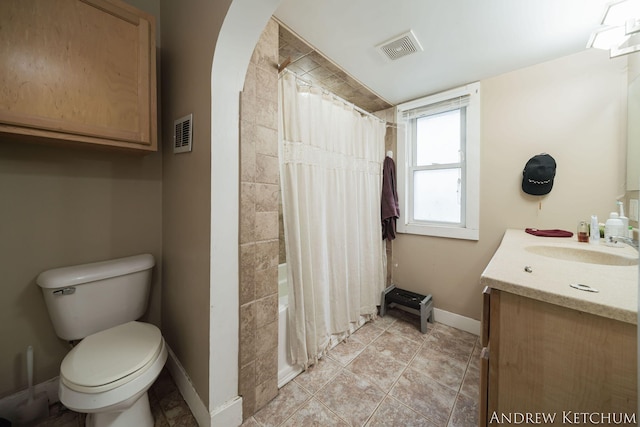 full bath with toilet, baseboards, visible vents, and vanity