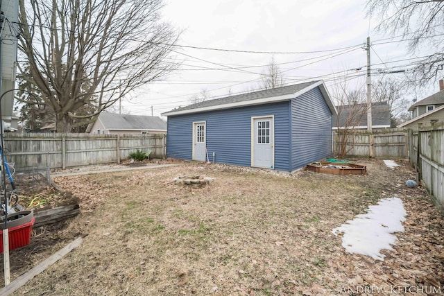 view of outdoor structure featuring a fenced backyard and an outdoor structure