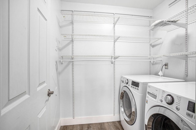 washroom with laundry area, dark wood-type flooring, and independent washer and dryer