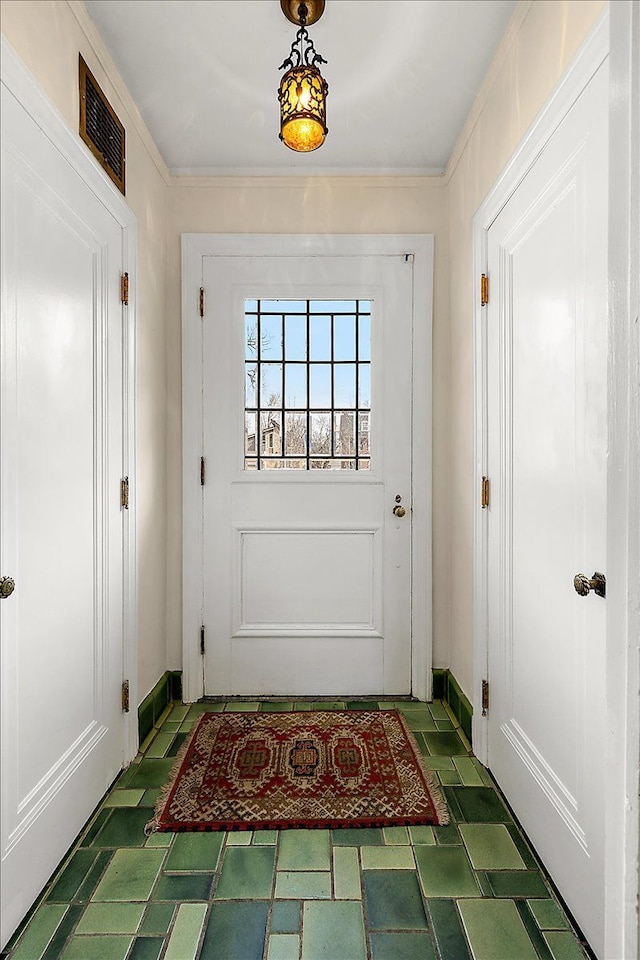 entryway with visible vents and baseboards