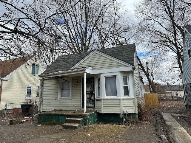 view of front of home with covered porch and fence