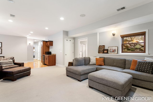 living area with baseboards, light colored carpet, visible vents, and recessed lighting