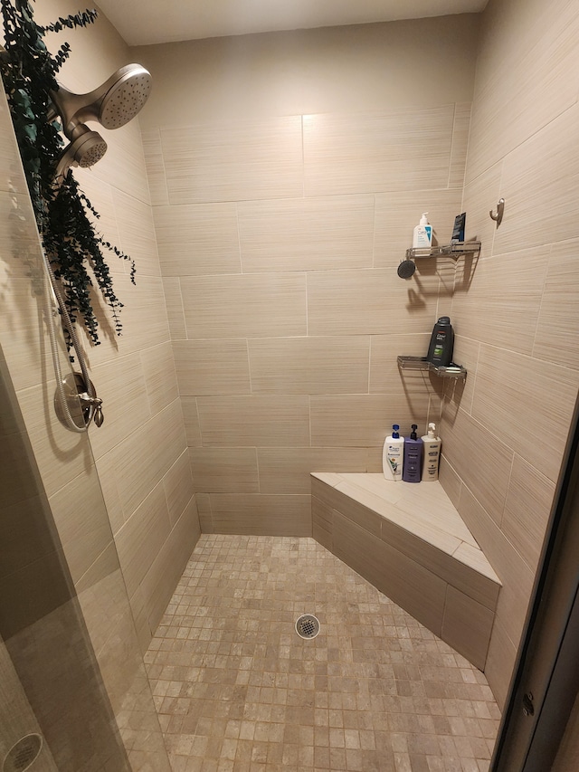 bathroom featuring tiled shower