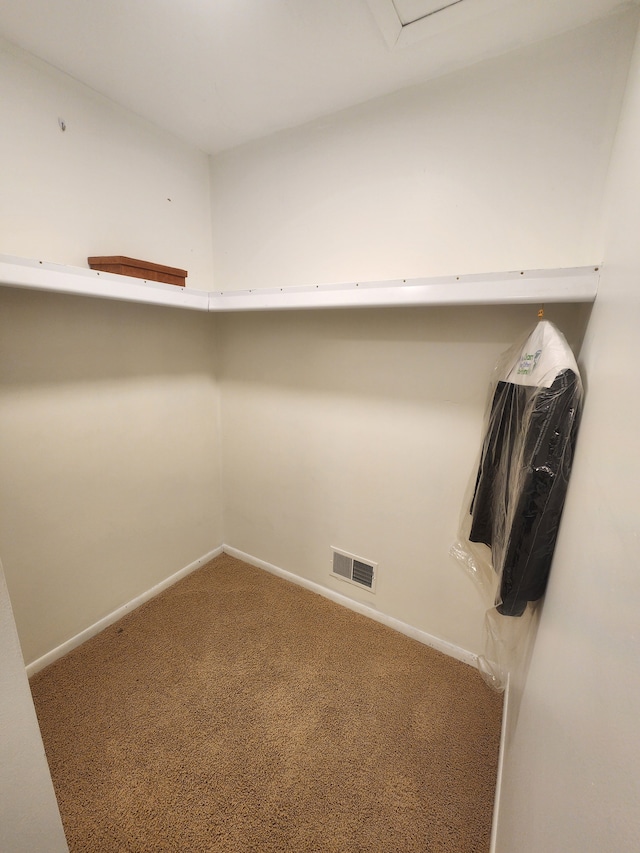 walk in closet featuring carpet flooring and visible vents