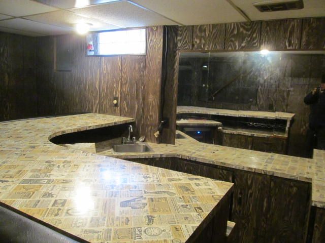 bar with a drop ceiling, a sink, visible vents, and wet bar