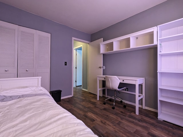 bedroom with dark wood-style floors, a closet, and baseboards