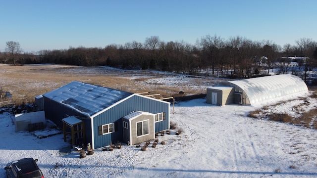 exterior space featuring an outbuilding