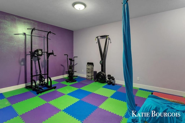 workout room with baseboards