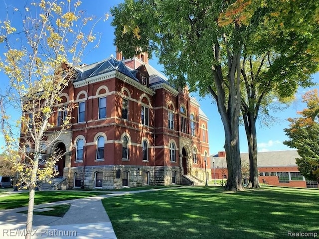 view of building exterior