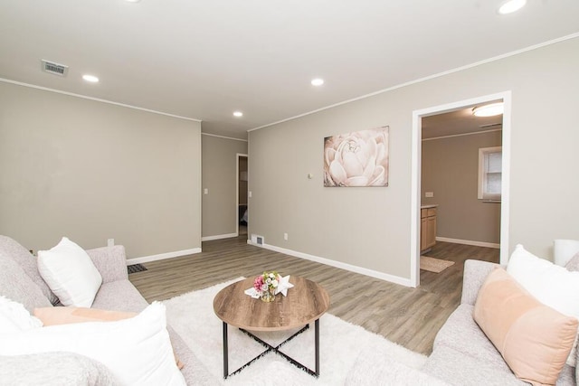 living room featuring wood finished floors, visible vents, and recessed lighting