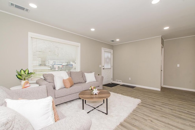 living room featuring visible vents, wood finished floors, crown molding, and recessed lighting