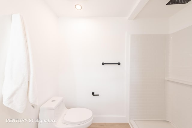 full bath featuring recessed lighting, toilet, a shower stall, wood finished floors, and baseboards