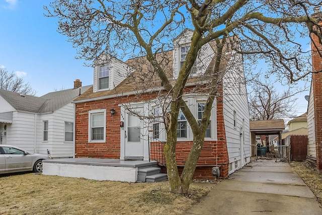 view of front facade with fence, a front lawn, and brick siding