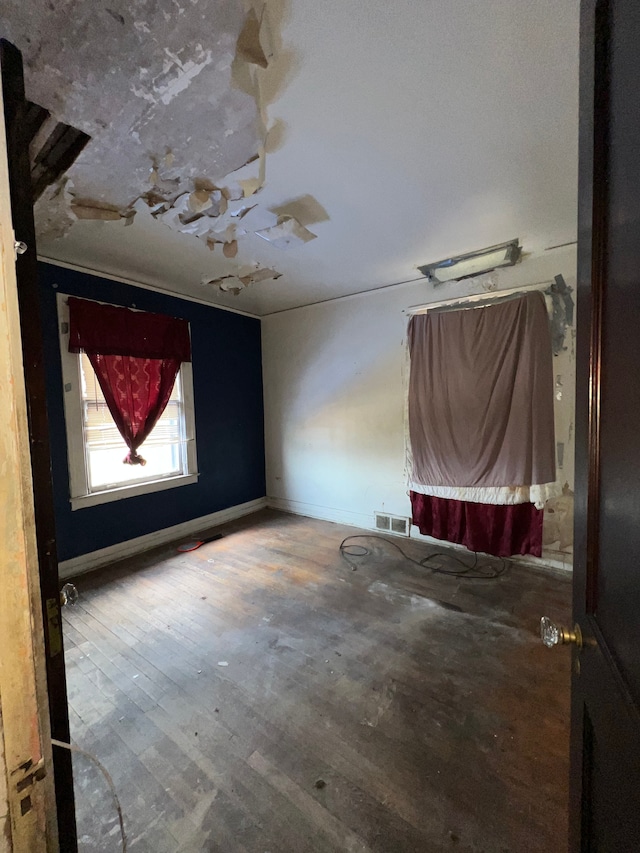 3674 Mount Elliott St, Detroit, MI 48207 - unfurnished room with baseboards, visible vents, and wood finished floors