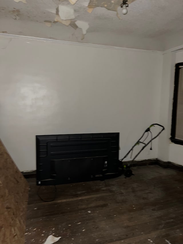 3674 Mount Elliott St, Detroit, MI 48207 - details featuring baseboards and wood finished floors