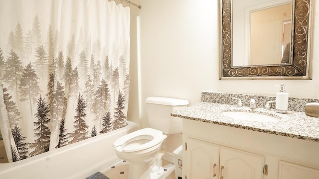 full bath featuring toilet, shower / tub combo with curtain, and vanity