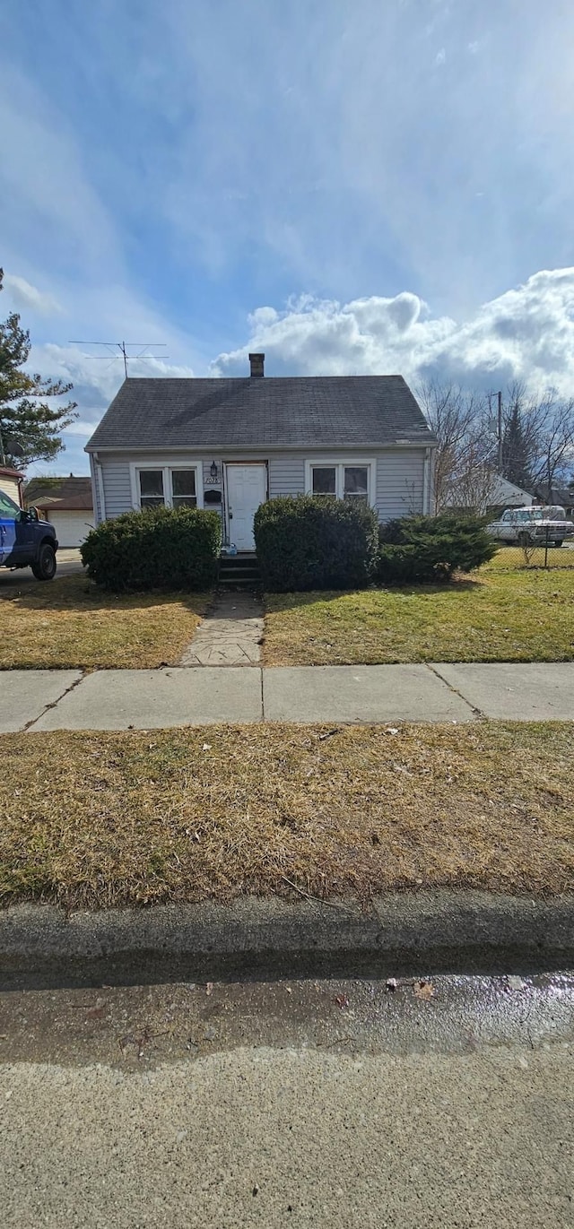 view of front of house with a front yard