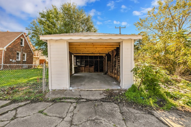 detached garage with fence