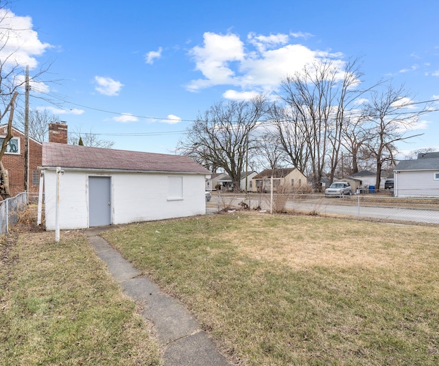 view of yard with an outbuilding and fence