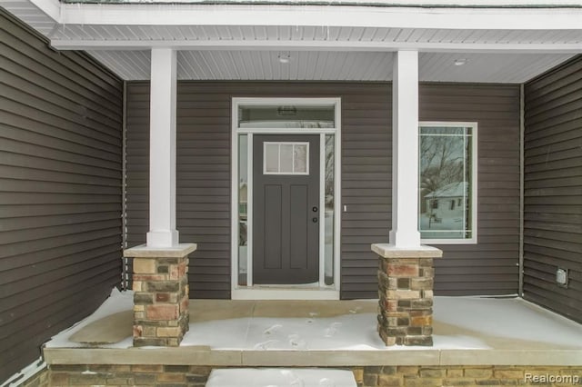 property entrance with covered porch