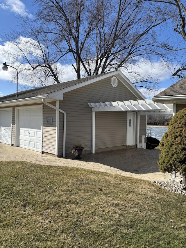 view of detached garage