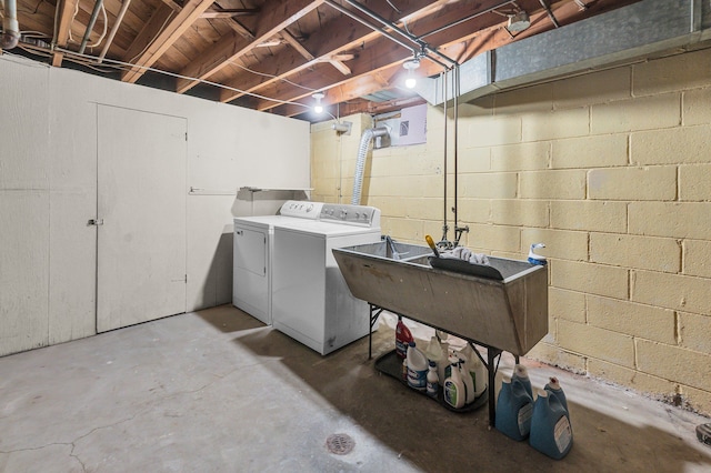 clothes washing area with laundry area, a sink, and independent washer and dryer