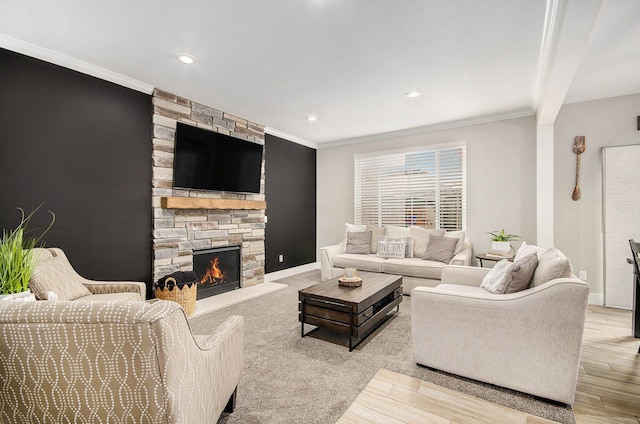 living area with recessed lighting, a fireplace, baseboards, light wood-type flooring, and crown molding