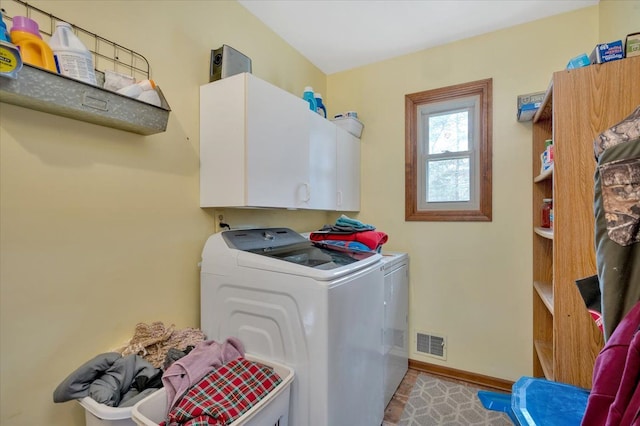 laundry area featuring cabinet space, baseboards, visible vents, and independent washer and dryer